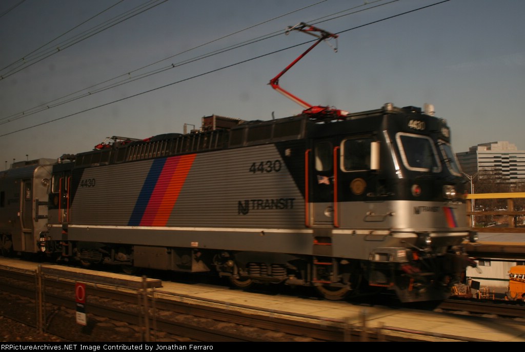 NJT 4430 at Metropark